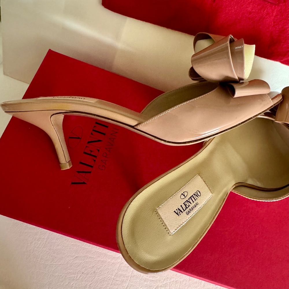 Valentino patent leather bowed slide heels, size 39